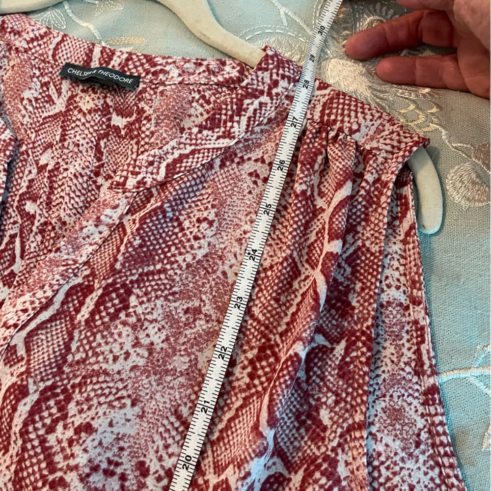 Chelsea & Theodore Red Snake Print Sleeveless Blouse - Picture 7 of 8